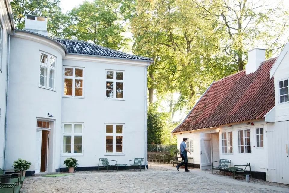 Fasangårdens bygninger og gårdrum i Frederiksberg Have.